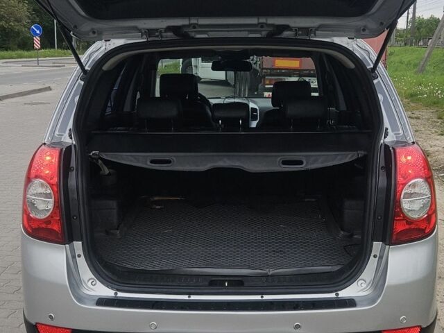 Серый Шевроле Каптива, объемом двигателя 2.4 л и пробегом 310 тыс. км за 8000 $, фото 5 на Automoto.ua