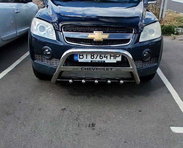 Серый Шевроле Каптива, объемом двигателя 3.2 л и пробегом 252 тыс. км за 8000 $, фото 1 на Automoto.ua
