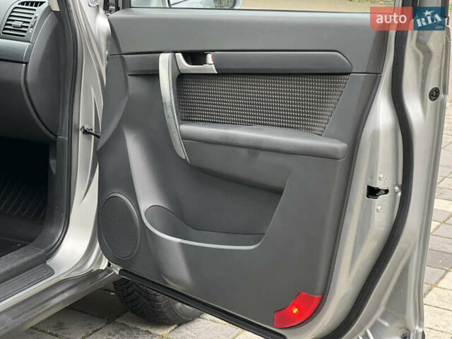 Серый Шевроле Каптива, объемом двигателя 2.4 л и пробегом 202 тыс. км за 7700 $, фото 88 на Automoto.ua