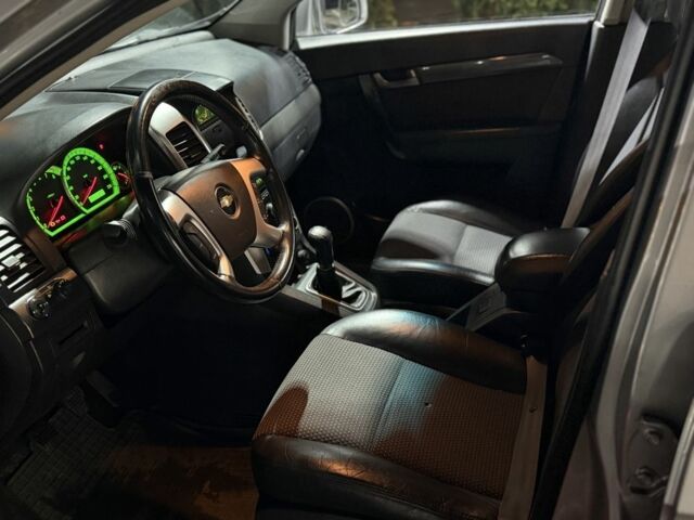 Сірий Шевроле Каптіва, об'ємом двигуна 2.4 л та пробігом 258 тис. км за 2500 $, фото 6 на Automoto.ua