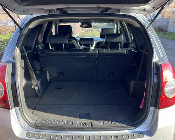 Сірий Шевроле Каптіва, об'ємом двигуна 2 л та пробігом 255 тис. км за 7800 $, фото 6 на Automoto.ua