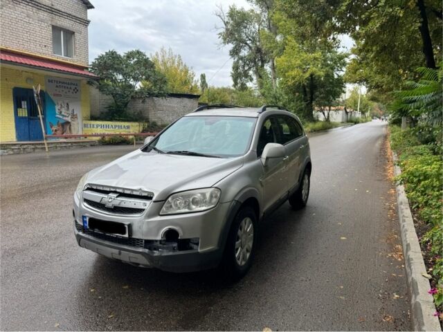 Серый Шевроле Каптива, объемом двигателя 2.4 л и пробегом 196 тыс. км за 3400 $, фото 1 на Automoto.ua