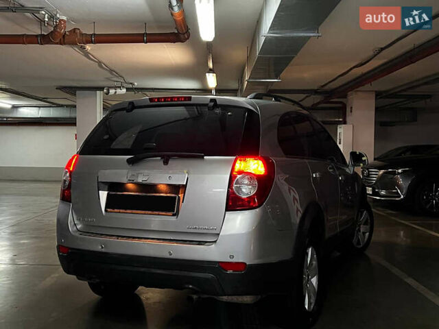 Серый Шевроле Каптива, объемом двигателя 2.4 л и пробегом 240 тыс. км за 4999 $, фото 12 на Automoto.ua