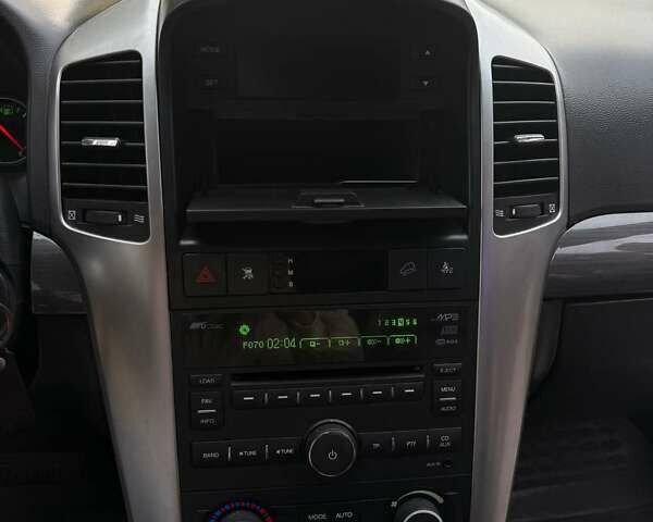 Серый Шевроле Каптива, объемом двигателя 2.41 л и пробегом 198 тыс. км за 7000 $, фото 21 на Automoto.ua