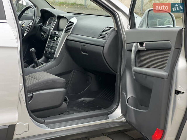 Серый Шевроле Каптива, объемом двигателя 2.4 л и пробегом 202 тыс. км за 7700 $, фото 87 на Automoto.ua