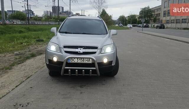 Серый Шевроле Каптива, объемом двигателя 2.4 л и пробегом 310 тыс. км за 8000 $, фото 1 на Automoto.ua