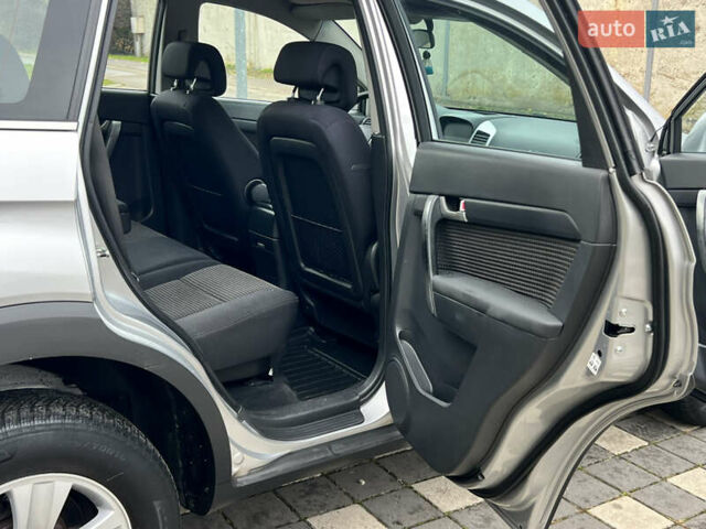 Серый Шевроле Каптива, объемом двигателя 2.4 л и пробегом 202 тыс. км за 7700 $, фото 92 на Automoto.ua