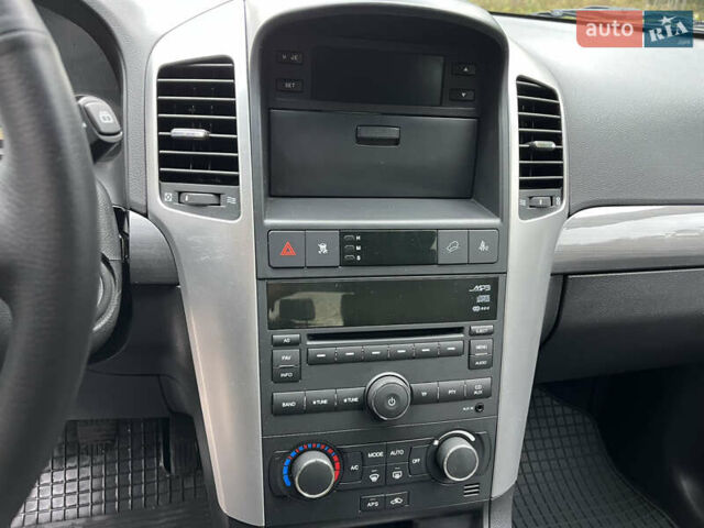 Сірий Шевроле Каптіва, об'ємом двигуна 2.41 л та пробігом 80 тис. км за 9600 $, фото 17 на Automoto.ua