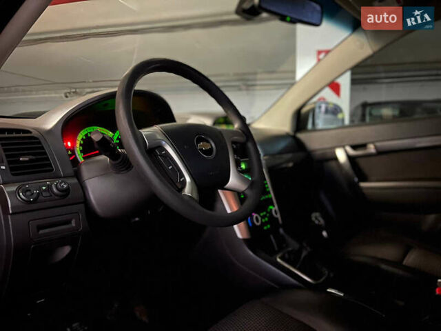 Серый Шевроле Каптива, объемом двигателя 2.4 л и пробегом 240 тыс. км за 4999 $, фото 23 на Automoto.ua