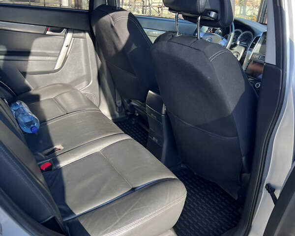 Сірий Шевроле Каптіва, об'ємом двигуна 2 л та пробігом 255 тис. км за 7800 $, фото 9 на Automoto.ua