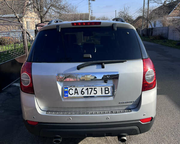 Сірий Шевроле Каптіва, об'ємом двигуна 2 л та пробігом 255 тис. км за 7800 $, фото 4 на Automoto.ua