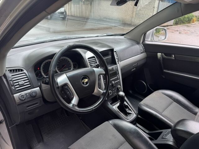 Серый Шевроле Каптива, объемом двигателя 2.4 л и пробегом 196 тыс. км за 3400 $, фото 7 на Automoto.ua