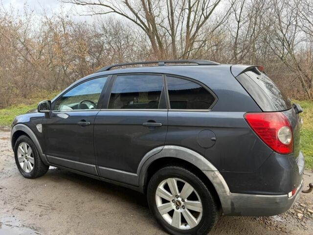 Серый Шевроле Каптива, объемом двигателя 2 л и пробегом 211 тыс. км за 2600 $, фото 3 на Automoto.ua