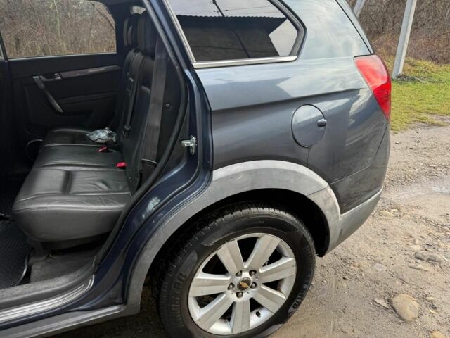 Серый Шевроле Каптива, объемом двигателя 2 л и пробегом 211 тыс. км за 2600 $, фото 4 на Automoto.ua