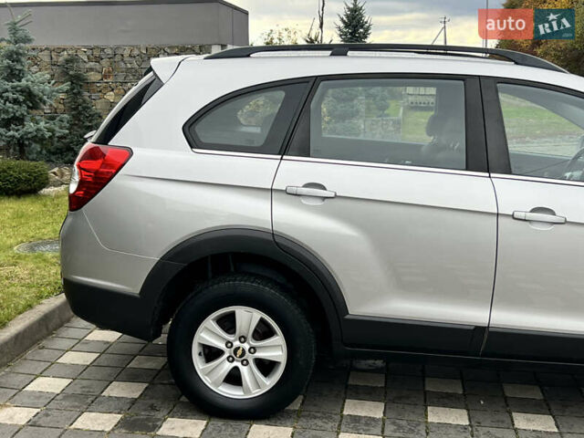 Серый Шевроле Каптива, объемом двигателя 2.4 л и пробегом 202 тыс. км за 7700 $, фото 86 на Automoto.ua