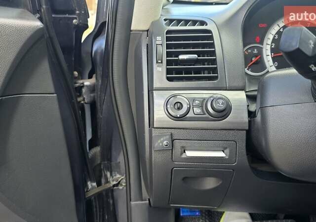 Сірий Шевроле Каптіва, об'ємом двигуна 3.2 л та пробігом 319 тис. км за 6500 $, фото 11 на Automoto.ua