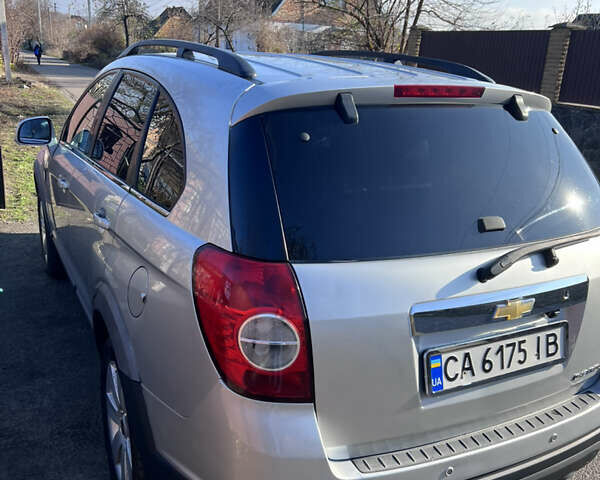 Сірий Шевроле Каптіва, об'ємом двигуна 2 л та пробігом 255 тис. км за 7800 $, фото 3 на Automoto.ua
