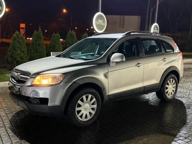 Сірий Шевроле Каптіва, об'ємом двигуна 2.4 л та пробігом 258 тис. км за 2500 $, фото 1 на Automoto.ua