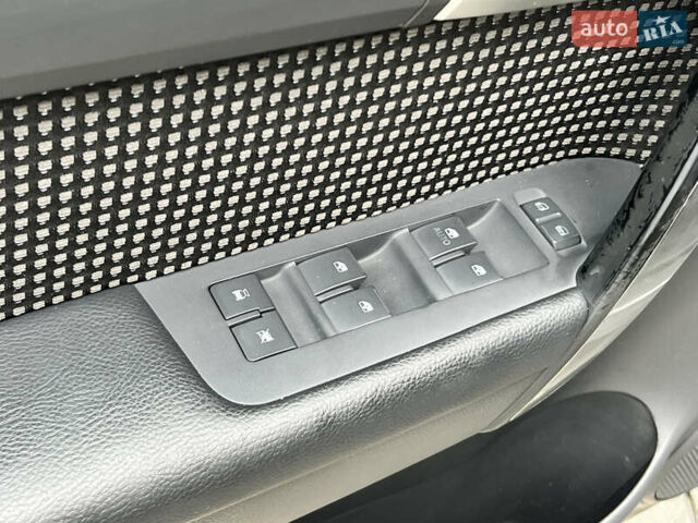 Серый Шевроле Каптива, объемом двигателя 2.4 л и пробегом 202 тыс. км за 7700 $, фото 68 на Automoto.ua