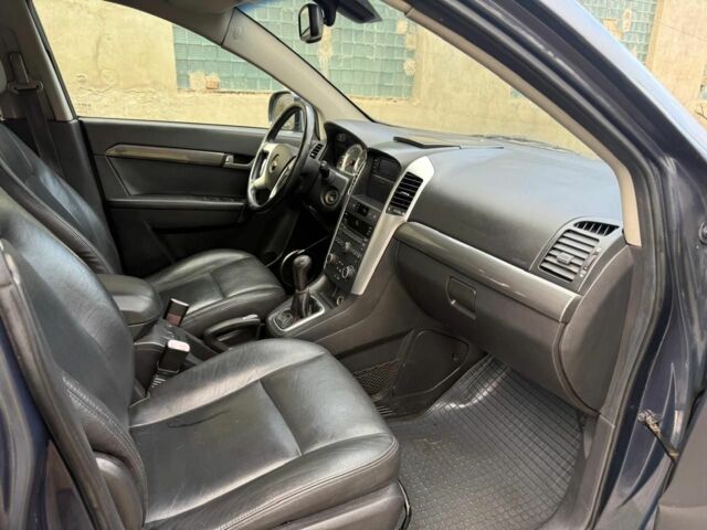 Серый Шевроле Каптива, объемом двигателя 2 л и пробегом 211 тыс. км за 2600 $, фото 6 на Automoto.ua