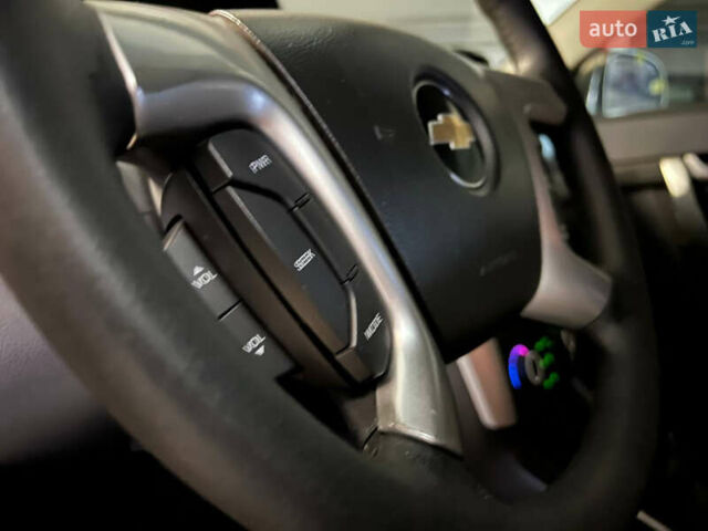 Серый Шевроле Каптива, объемом двигателя 2.4 л и пробегом 240 тыс. км за 4999 $, фото 7 на Automoto.ua