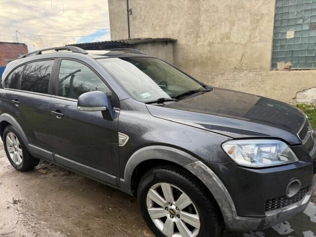 Серый Шевроле Каптива, объемом двигателя 2 л и пробегом 211 тыс. км за 2600 $, фото 1 на Automoto.ua