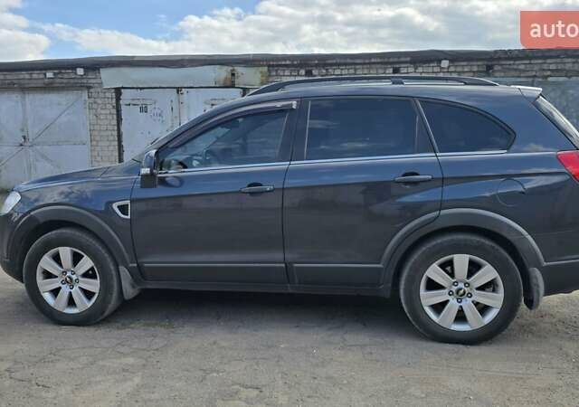 Сірий Шевроле Каптіва, об'ємом двигуна 3.2 л та пробігом 319 тис. км за 6500 $, фото 5 на Automoto.ua