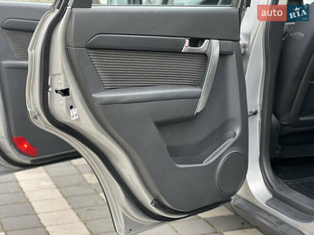 Серый Шевроле Каптива, объемом двигателя 2.4 л и пробегом 202 тыс. км за 7700 $, фото 80 на Automoto.ua