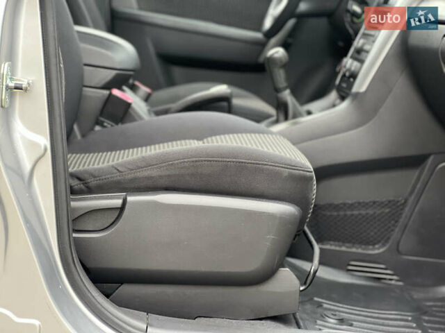 Серый Шевроле Каптива, объемом двигателя 2.4 л и пробегом 202 тыс. км за 7700 $, фото 89 на Automoto.ua