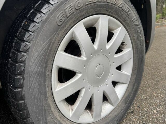 Сірий Шевроле Каптіва, об'ємом двигуна 2.4 л та пробігом 196 тис. км за 2800 $, фото 11 на Automoto.ua