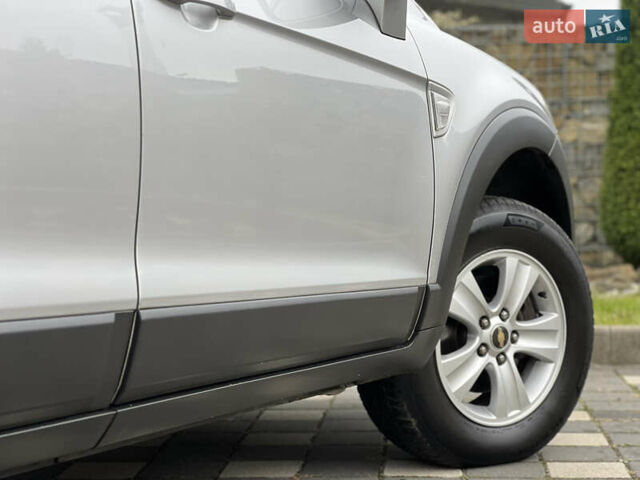 Серый Шевроле Каптива, объемом двигателя 2.4 л и пробегом 202 тыс. км за 7700 $, фото 60 на Automoto.ua