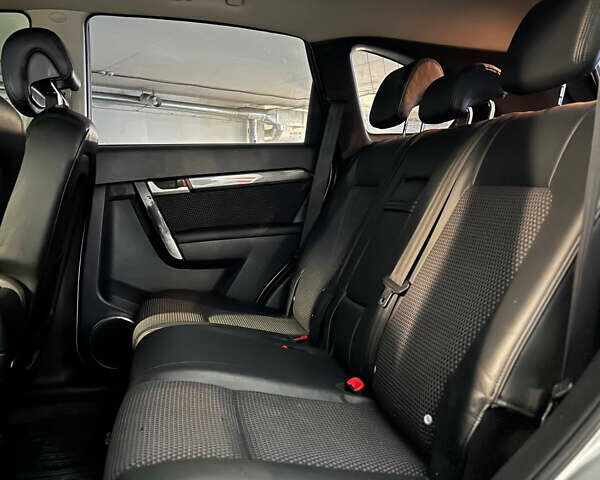 Серый Шевроле Каптива, объемом двигателя 2.4 л и пробегом 240 тыс. км за 4999 $, фото 20 на Automoto.ua