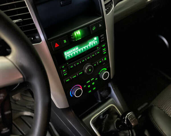 Серый Шевроле Каптива, объемом двигателя 2.4 л и пробегом 240 тыс. км за 4999 $, фото 26 на Automoto.ua