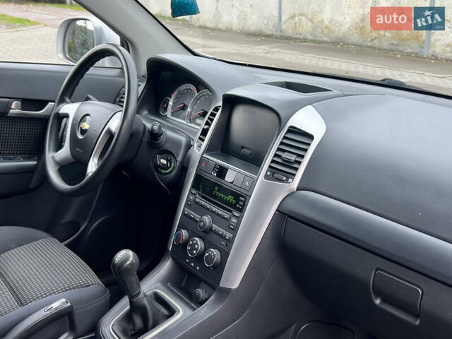Серый Шевроле Каптива, объемом двигателя 2.4 л и пробегом 202 тыс. км за 7700 $, фото 91 на Automoto.ua