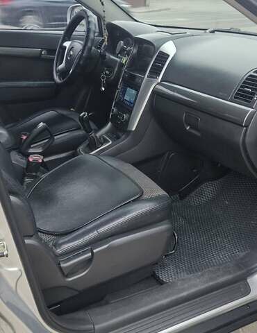 Серый Шевроле Каптива, объемом двигателя 2.4 л и пробегом 310 тыс. км за 8000 $, фото 7 на Automoto.ua