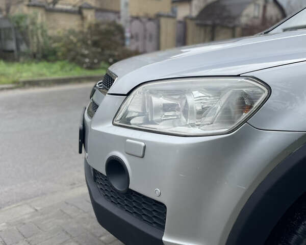 Серый Шевроле Каптива, объемом двигателя 2 л и пробегом 230 тыс. км за 8200 $, фото 3 на Automoto.ua