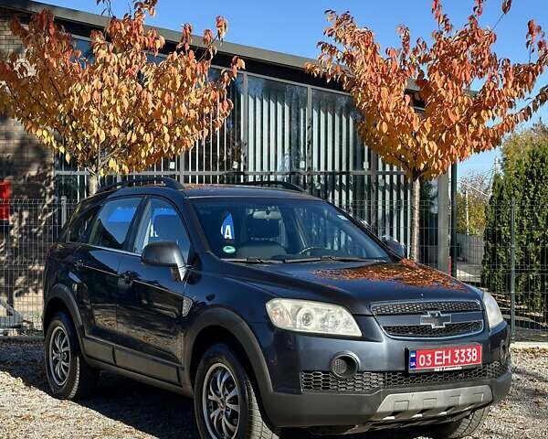 Серый Шевроле Каптива, объемом двигателя 2.4 л и пробегом 195 тыс. км за 7999 $, фото 3 на Automoto.ua