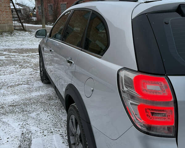 Серый Шевроле Каптива, объемом двигателя 3.2 л и пробегом 204 тыс. км за 7700 $, фото 4 на Automoto.ua