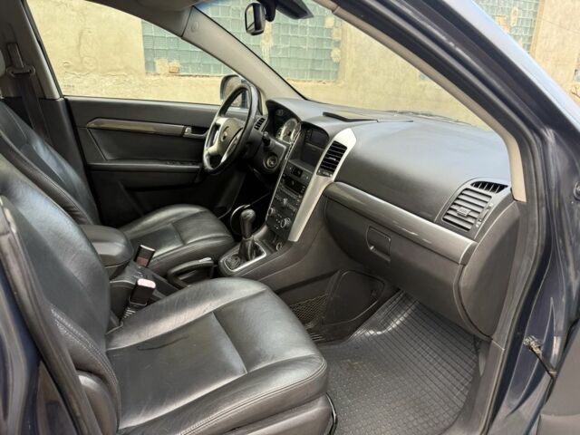 Сірий Шевроле Каптіва, об'ємом двигуна 2 л та пробігом 211 тис. км за 2200 $, фото 5 на Automoto.ua