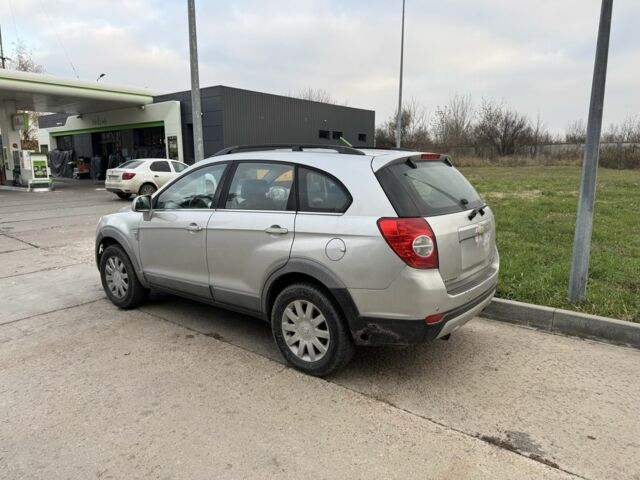 Сірий Шевроле Каптіва, об'ємом двигуна 2.4 л та пробігом 196 тис. км за 2800 $, фото 2 на Automoto.ua