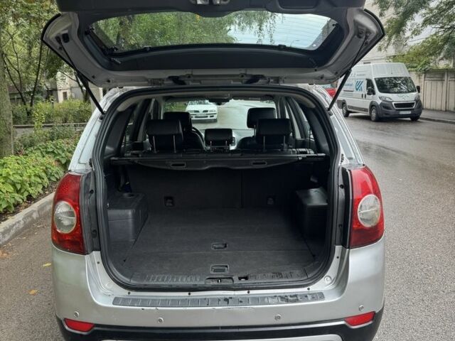 Серый Шевроле Каптива, объемом двигателя 2.4 л и пробегом 196 тыс. км за 3400 $, фото 5 на Automoto.ua