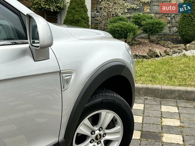 Серый Шевроле Каптива, объемом двигателя 2.4 л и пробегом 202 тыс. км за 7700 $, фото 63 на Automoto.ua