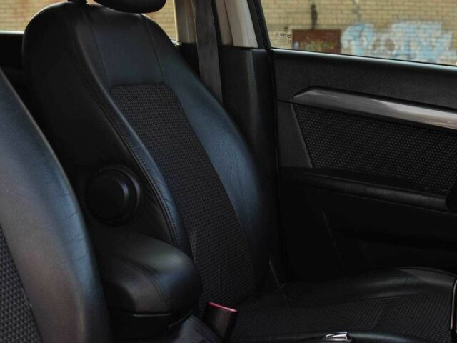 Сірий Шевроле Каптіва, об'ємом двигуна 2.4 л та пробігом 289 тис. км за 7550 $, фото 15 на Automoto.ua