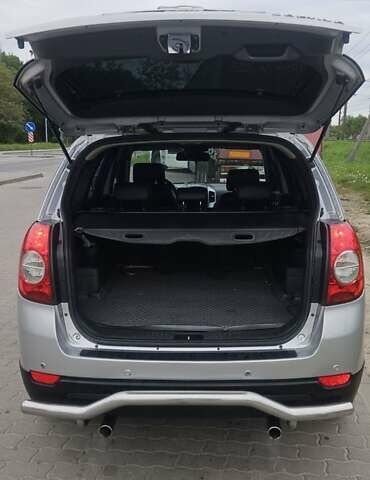 Серый Шевроле Каптива, объемом двигателя 2.4 л и пробегом 310 тыс. км за 8000 $, фото 4 на Automoto.ua