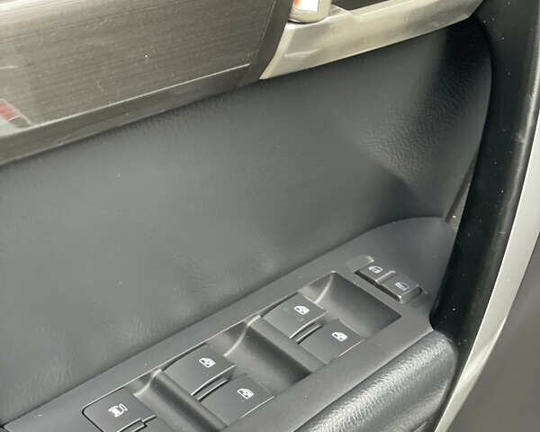 Серый Шевроле Каптива, объемом двигателя 2 л и пробегом 230 тыс. км за 8200 $, фото 17 на Automoto.ua