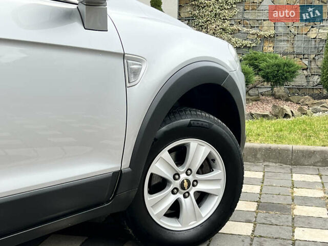 Серый Шевроле Каптива, объемом двигателя 2.4 л и пробегом 202 тыс. км за 7700 $, фото 62 на Automoto.ua