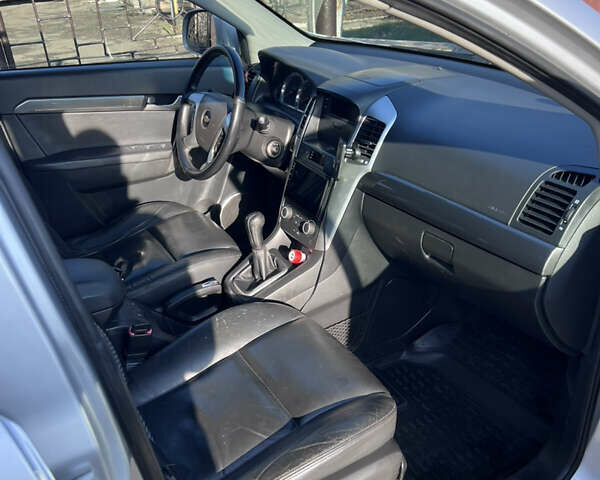 Сірий Шевроле Каптіва, об'ємом двигуна 2 л та пробігом 255 тис. км за 7800 $, фото 8 на Automoto.ua