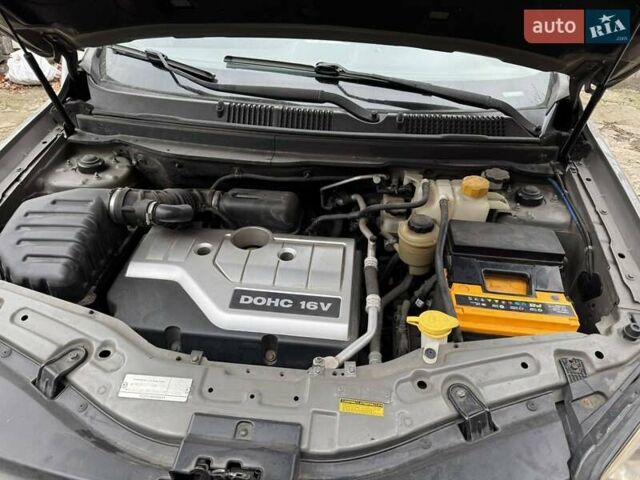 Сірий Шевроле Каптіва, об'ємом двигуна 2.4 л та пробігом 376 тис. км за 8000 $, фото 8 на Automoto.ua