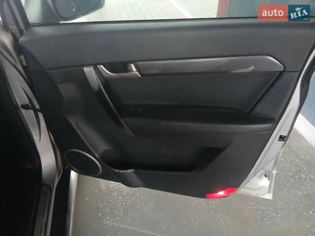 Серый Шевроле Каптива, объемом двигателя 3.2 л и пробегом 253 тыс. км за 6400 $, фото 7 на Automoto.ua