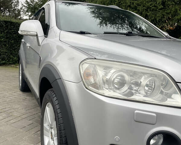 Серый Шевроле Каптива, объемом двигателя 2 л и пробегом 230 тыс. км за 8200 $, фото 5 на Automoto.ua